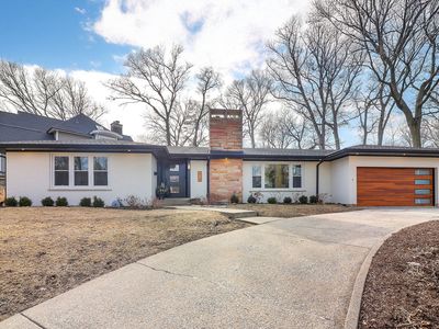 (Undisclosed Address), Glen Ellyn, IL, 60137