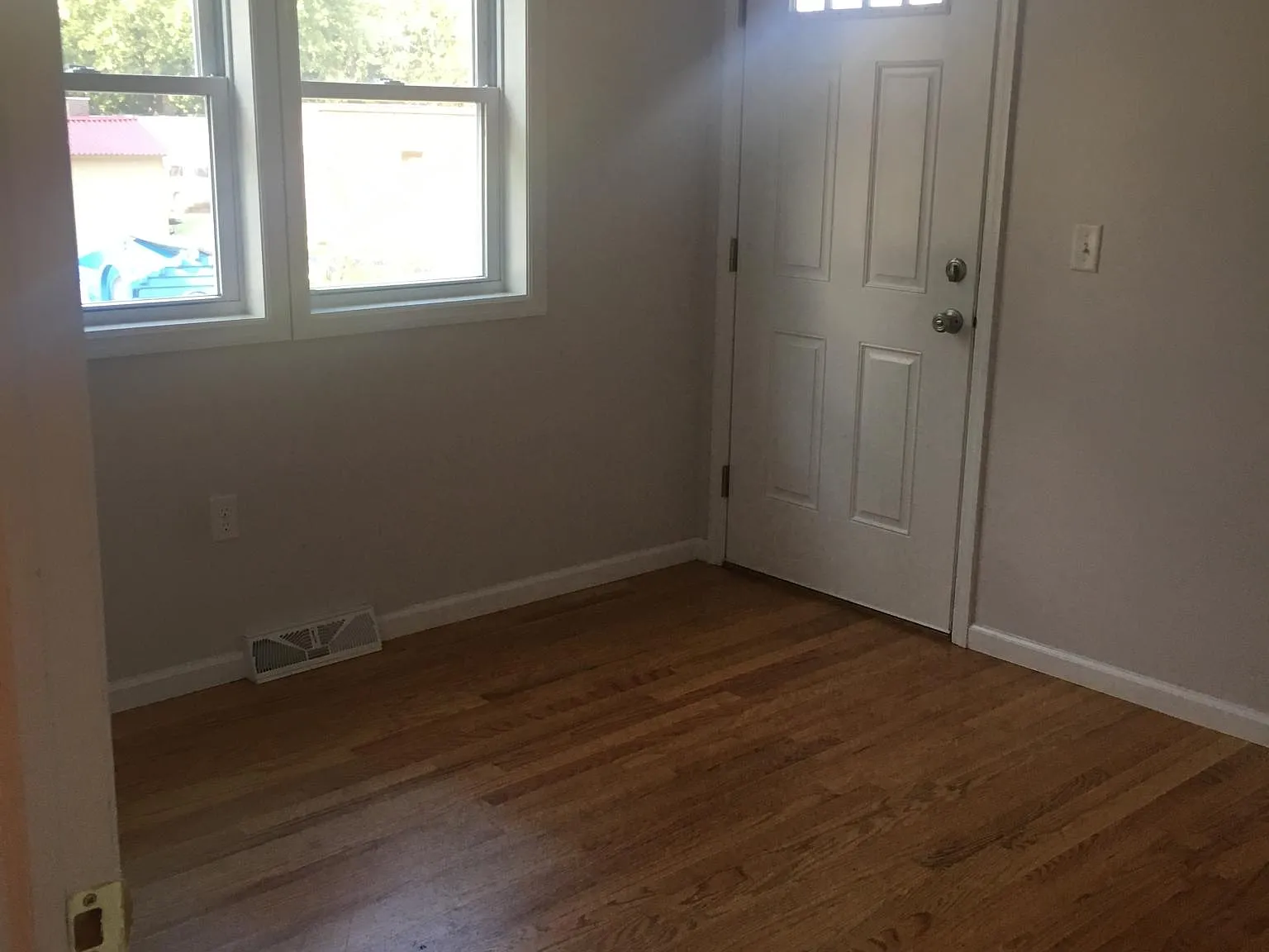 3 bed, 1200 sqft, $2,000 — Photo 4