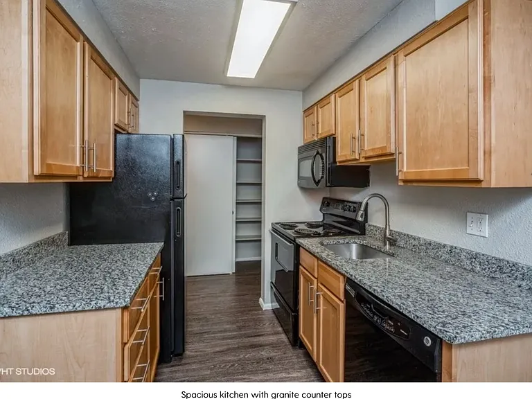 Bellaire Apartment Homes — Photo 6