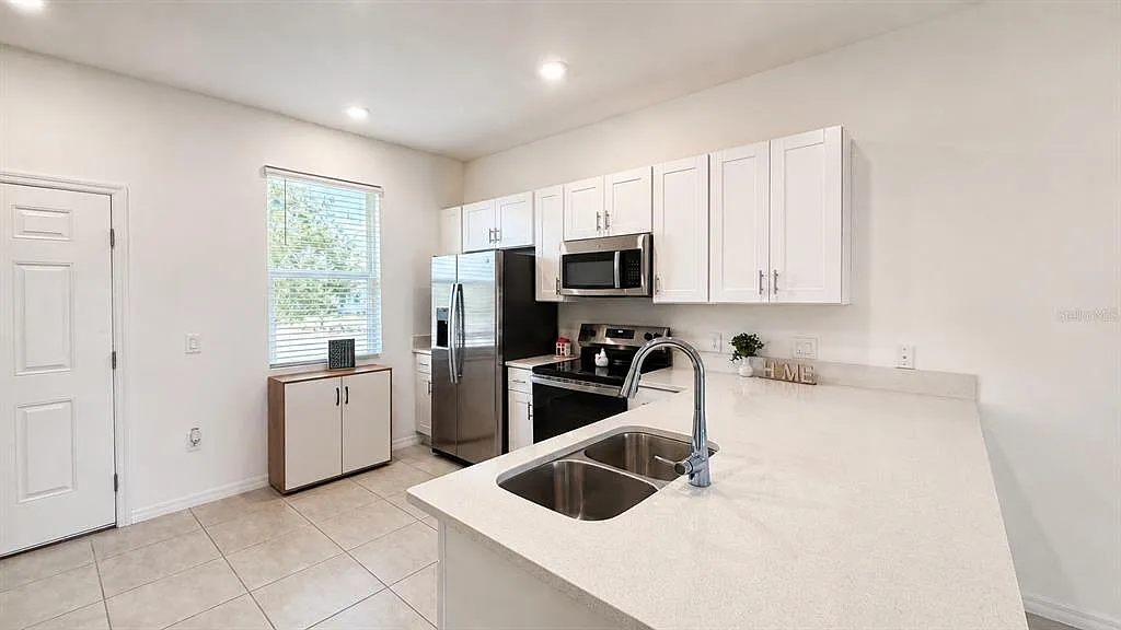 2 bed, 2.5 bath, 1275 sqft, $1,700 — Photo 4