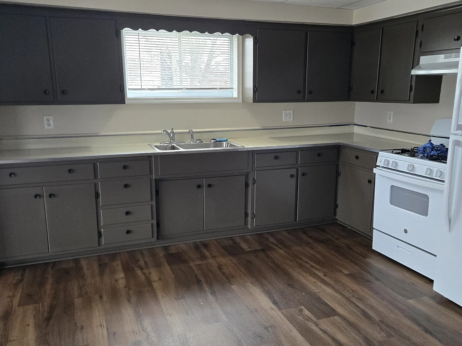665 W Broadway St — Photo 3