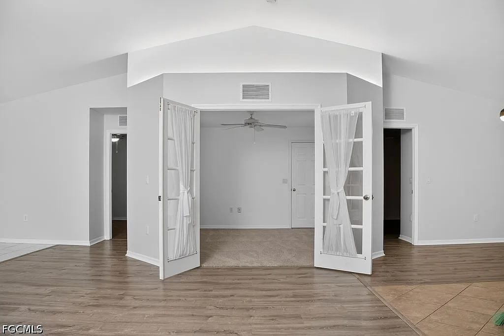 3 bed, 2.0 bath, 1759 sqft, $3,200 — Photo 2