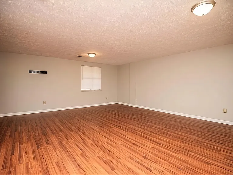 2909 Selma Ave — Photo 6