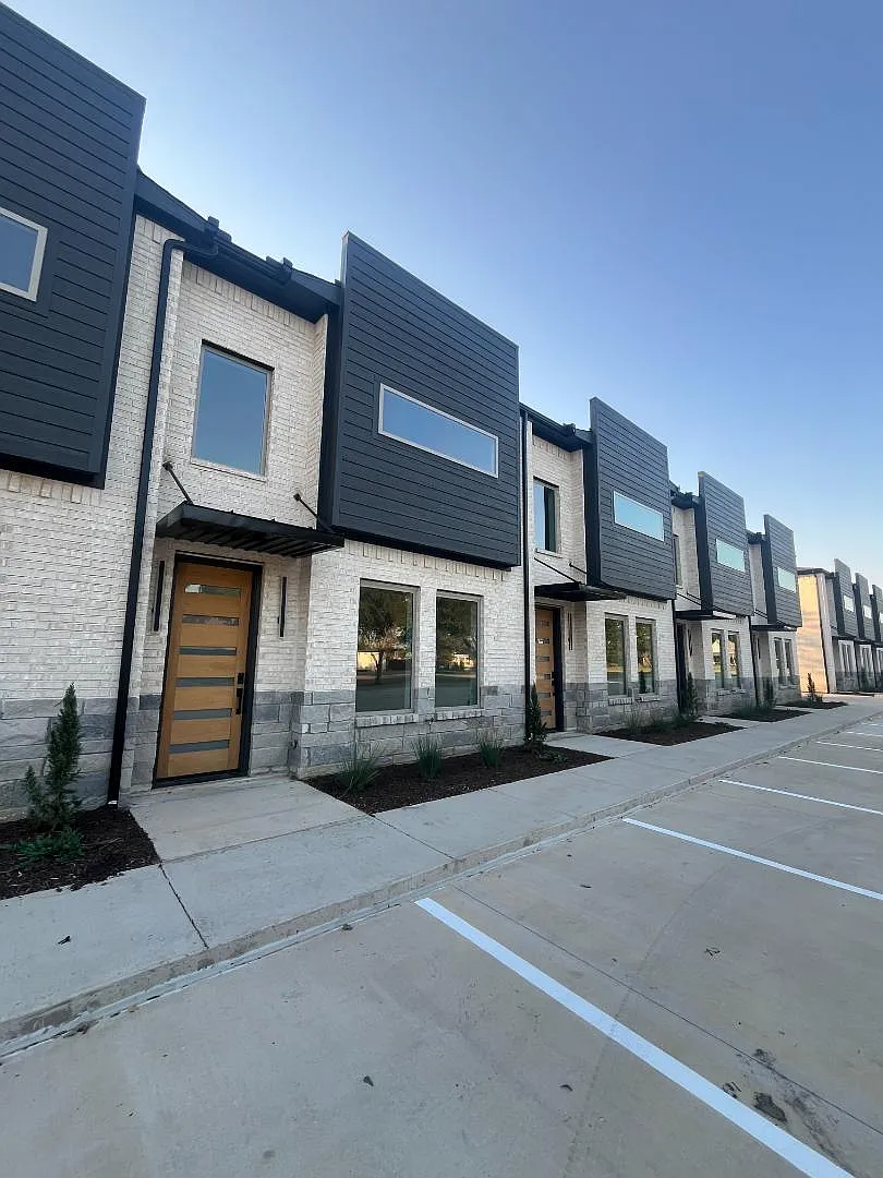 141 Post Oak Road - Unit 104 — Photo 4