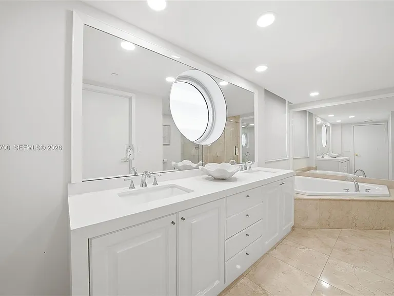 5801 Collins Ave #700 — Photo 22