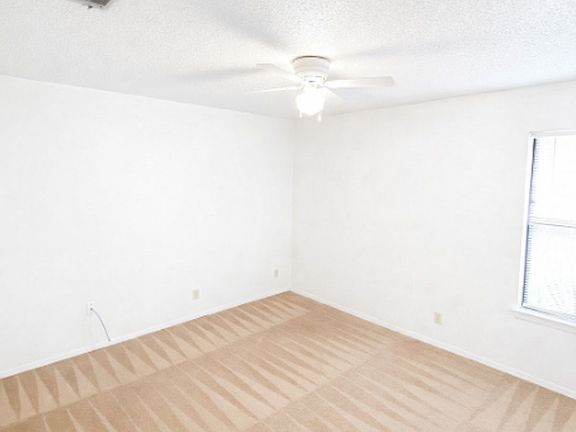 5th image of 2127 Hidden Hill Dr