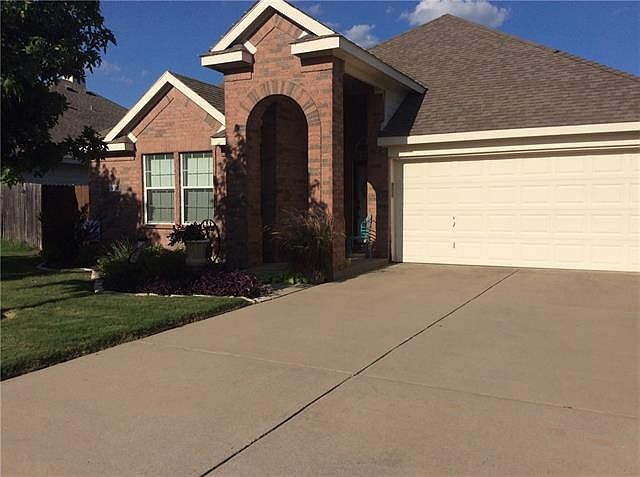 1st image of 905 Glenview Dr