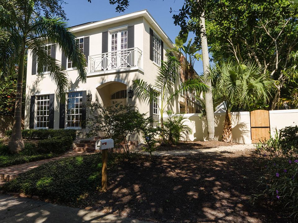 Gracious Charleston-style Custom-built Home built in 1996 in