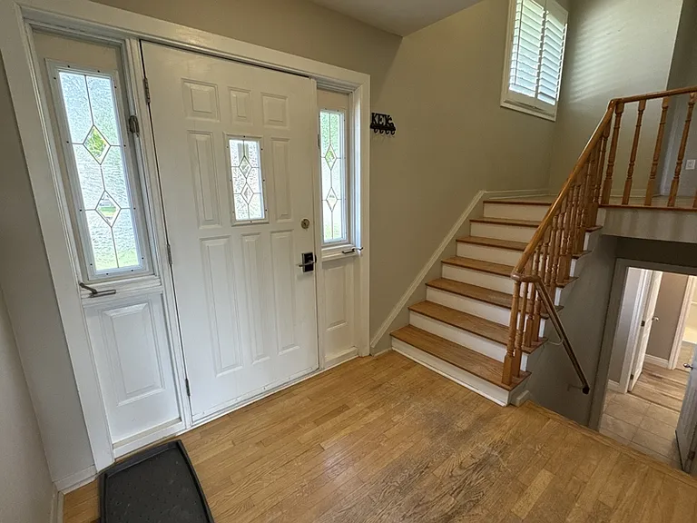 69 Ottaway Ave — Photo 2
