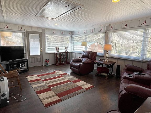 3rd image of 830 Windsorwood Dr