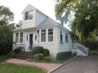 25 46th St, Islip, NY 11751