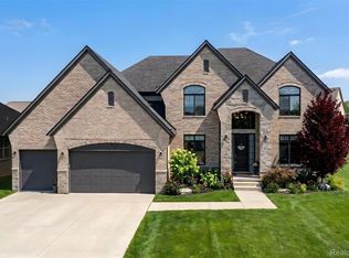 21924 E Majestic Dr, Macomb, MI 48044