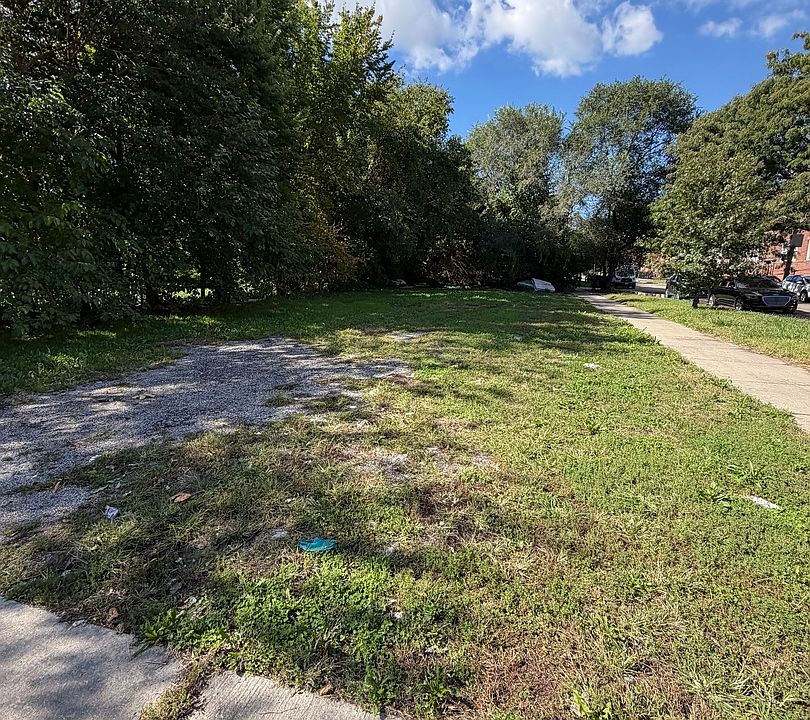 1st image of 407 W 77th St