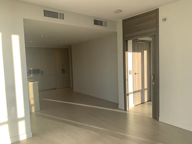 4720 Lougheed Hwy #902 — Photo 5