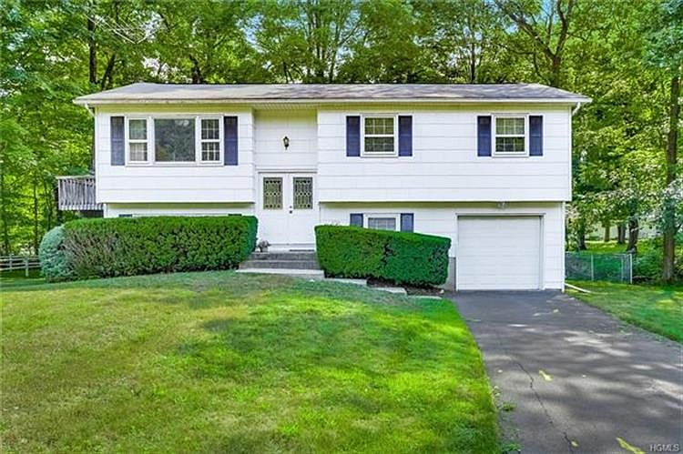 1st image of 15 Farm Ct