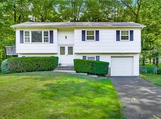 15 Farm Ct, New City, NY 10956