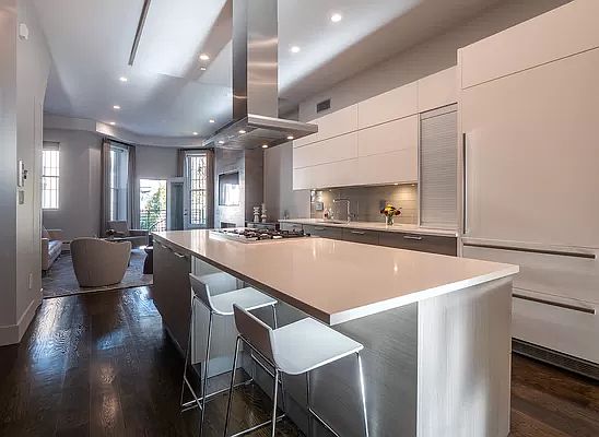 2nd image of 139 W 131st St