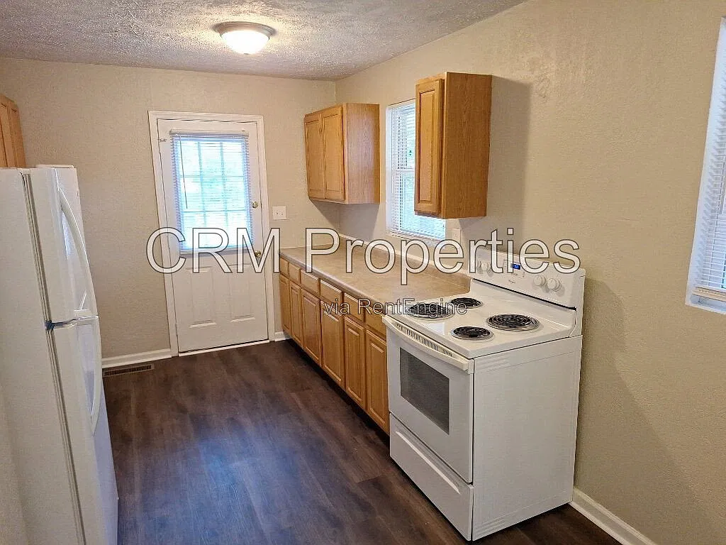 3 bed, 1.0 bath, 960 sqft, $1,200 — Photo 4