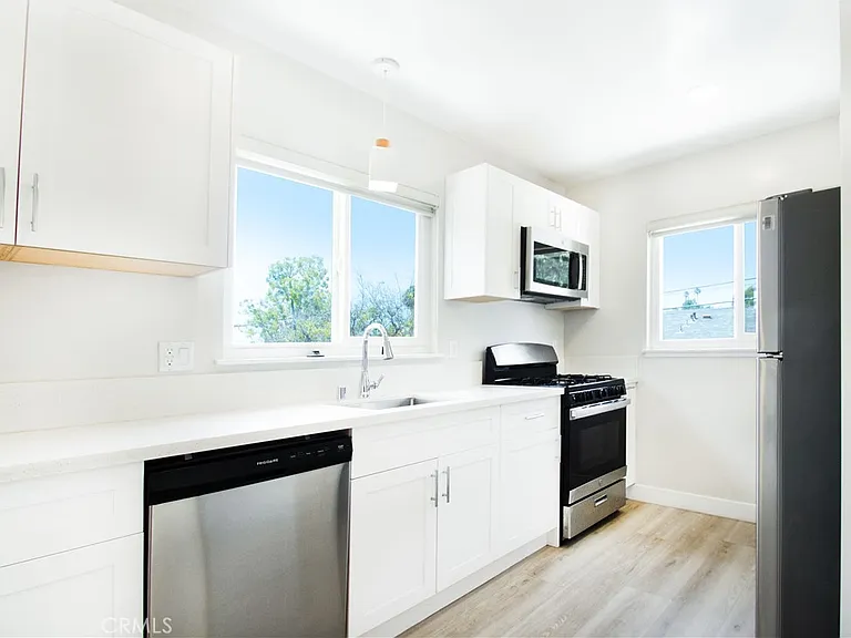 2027 Vista Del Mar St #6 — Photo 9