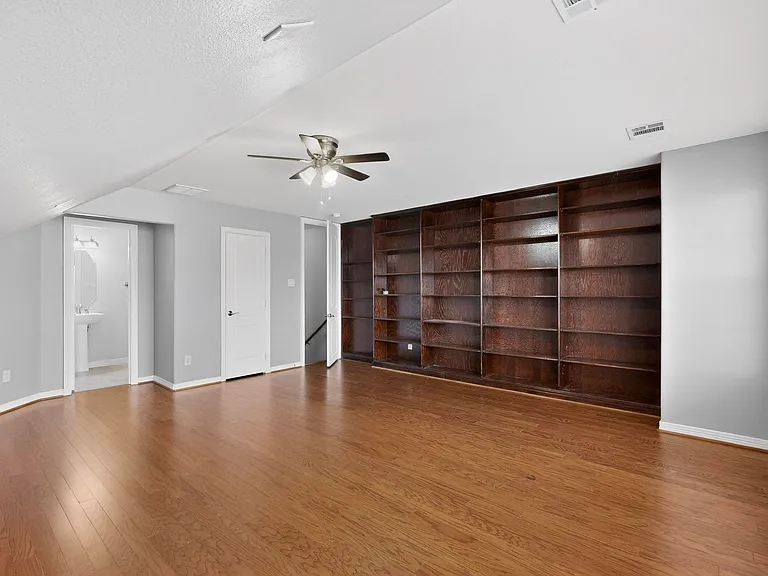 100 Shumard Ct — Photo 4