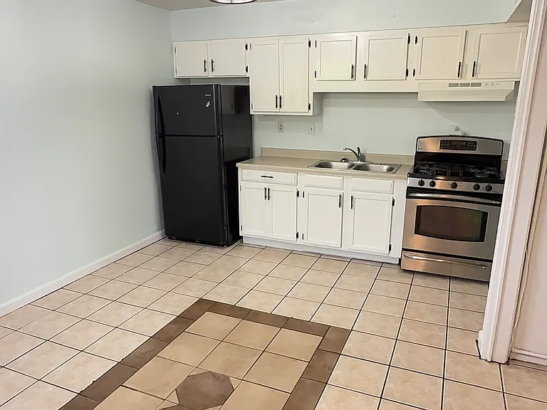 229 W Lester St #229 — Photo 1