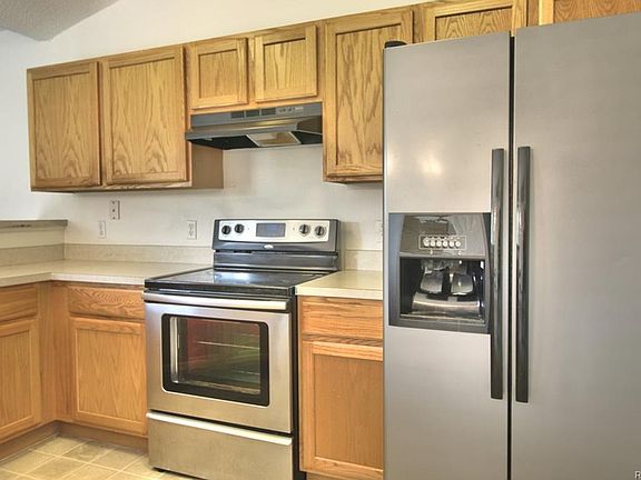 4th image of 2433 W Wavecrest Dr