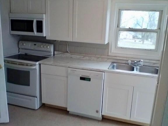 3rd image of 454 Doniphan St