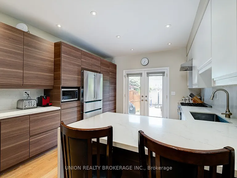 77 Logan Ave — Photo 3