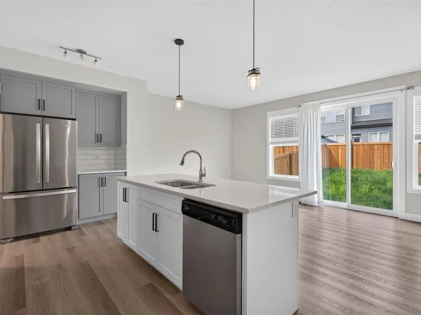 22916 95th Ave NW, Edmonton, AB T5T 7H6