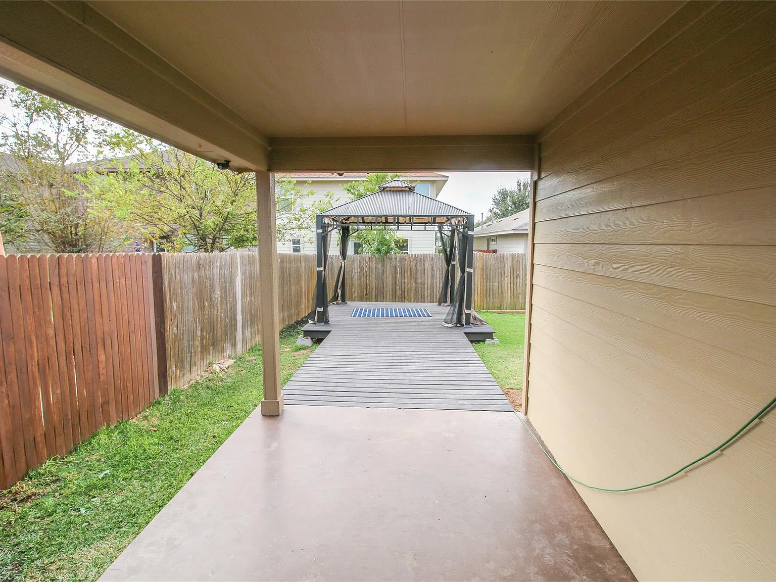 4 bed, 2.0 bath, 1858 sqft, $2,150 — Photo 3