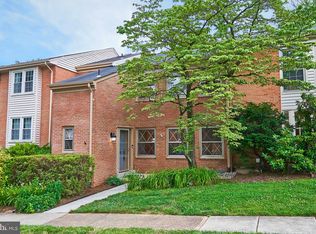 2007 Hopewood Dr, Falls Church, VA 22043