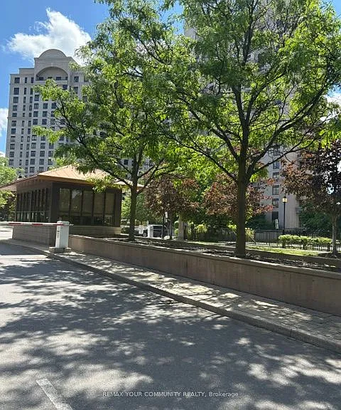 9245 Jane St #514 — Photo 4