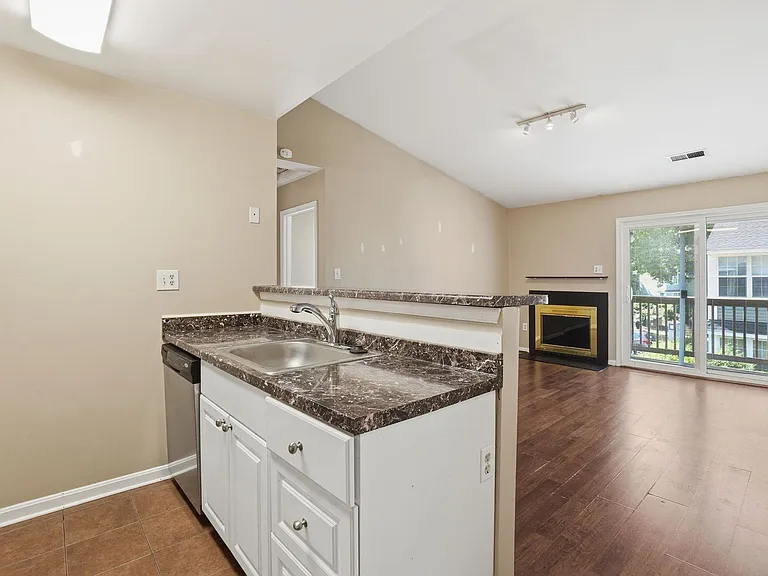 8633 Beekman Pl #33D — Photo 11