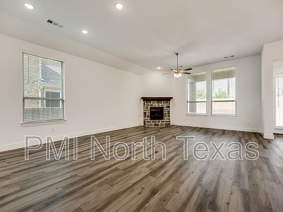 4th image of 405 Yellowstone Dr