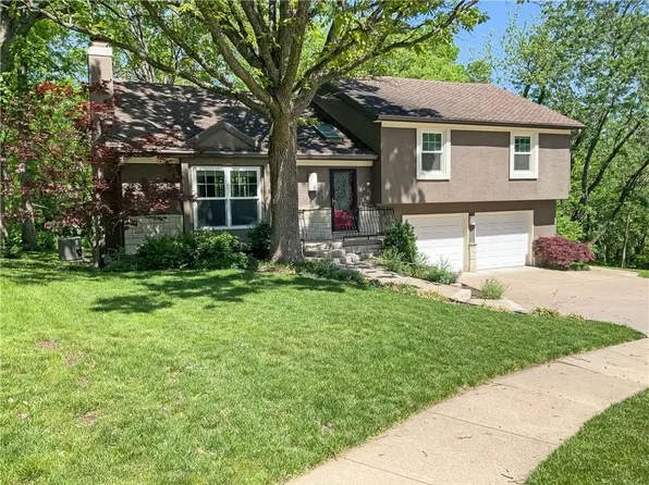 15606 Outlook St, Overland Park, KS 66223