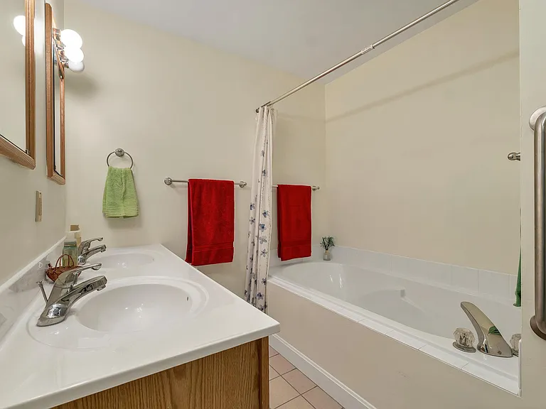 20 Emily Cir — Photo 12
