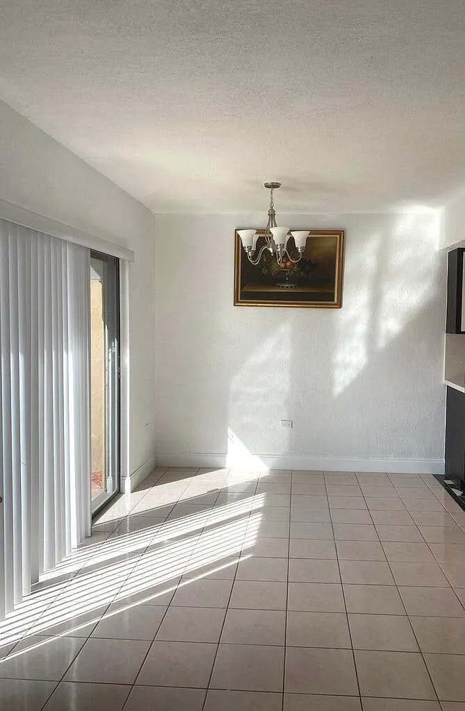 2 bed, 1.5 bath, 1000 sqft, $2,200 — Photo 2