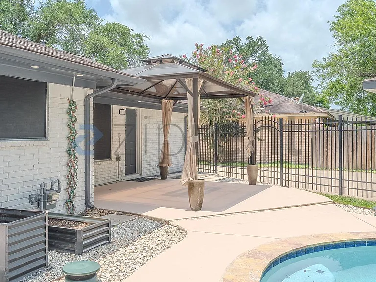 15443 Blackhawk Blvd — Photo 6