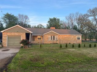 220 S Wyandotte St, Locust Grove, OK 74352