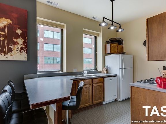 3rd image of 645 W Grand Ave APT 3F
