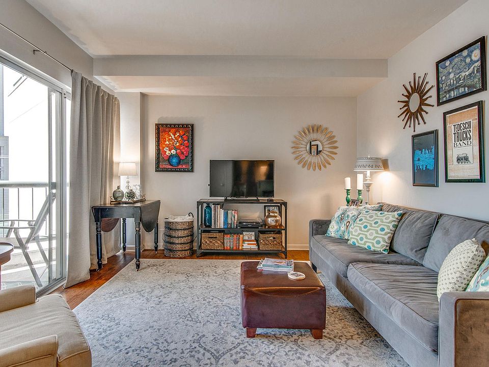 1st image of 900 19th Ave S APT 403