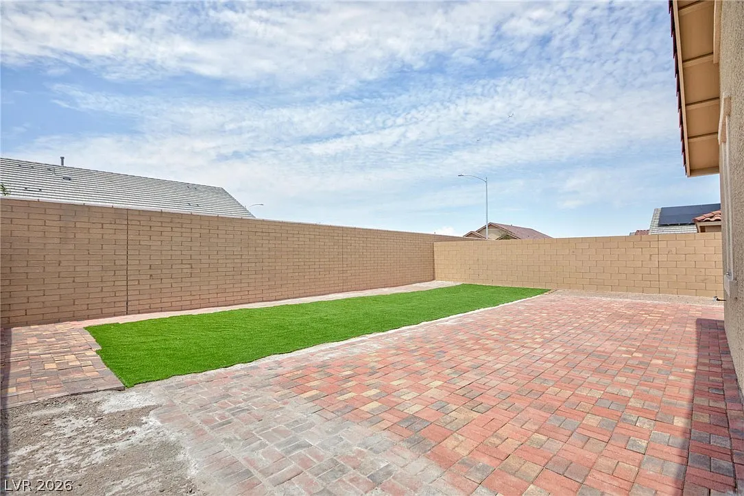 3 bed, 2.0 bath, 1641 sqft, $2,200 — Photo 4
