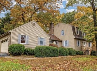 12 Meadowview Ln, Norwich, CT 06360
