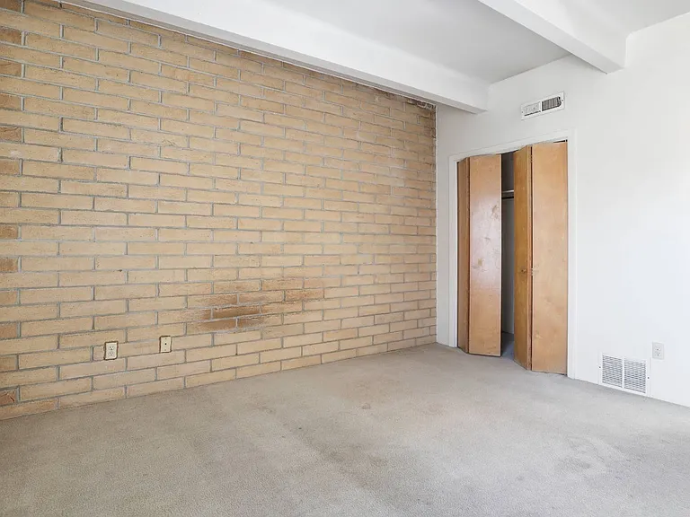 500 NE 15th St #102 — Photo 21