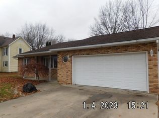 727 Walnut Ave, Neoga, IL
