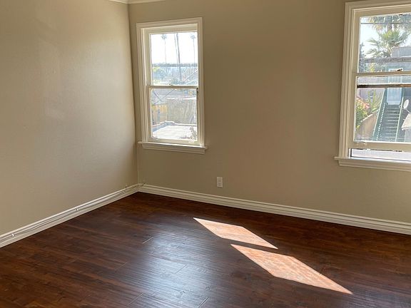 4th image of 2310 W 39th St