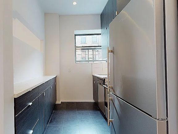 3rd image of 226 Pulaski St APT 4