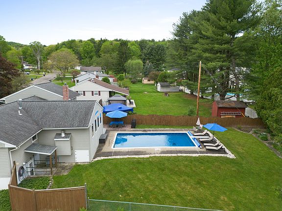 3rd image of 323 Rayelene Dr
