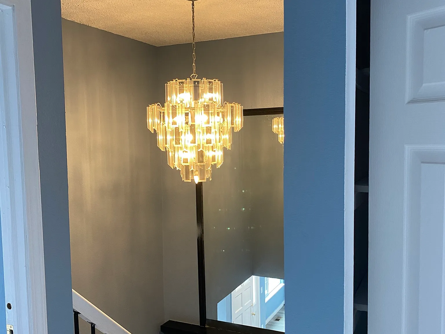 5 bed, 2.5 bath, 2000 sqft, $2,395 — Photo 2