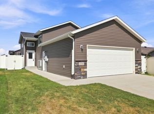 3316 Maple Leaf Loop S, Fargo, ND 58104